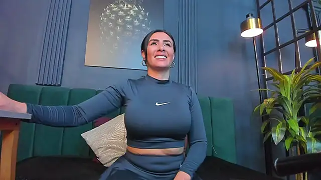 scarlet edwars online show from February 21, 2026, 5:04 pm