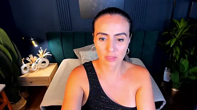 scarlet edwars online show from February 13, 2025, 1:19 am