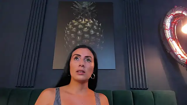 scarlet edwars online show from February 27, 2025, 7:04 pm