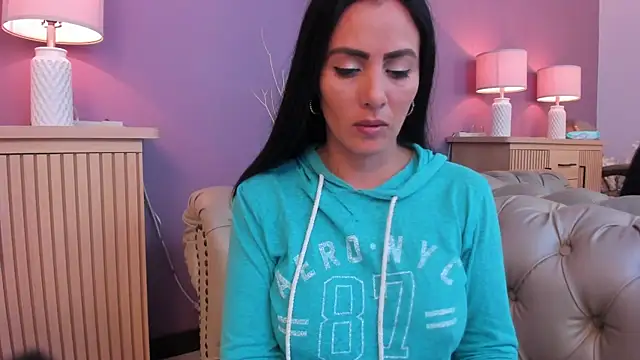 scarlet edwars online show from March 7, 2025, 3:28 pm