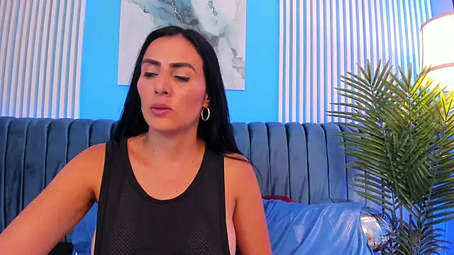 scarlet edwars online show from February 21, 2025, 10:15 pm