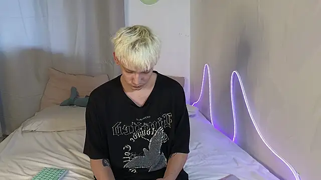 Julian wins online show from April 4, 2026, 1:23 am