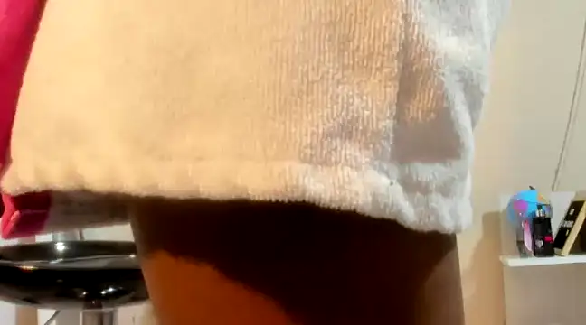 enyelsalas2 online show from February 8, 2025, 11:33 am