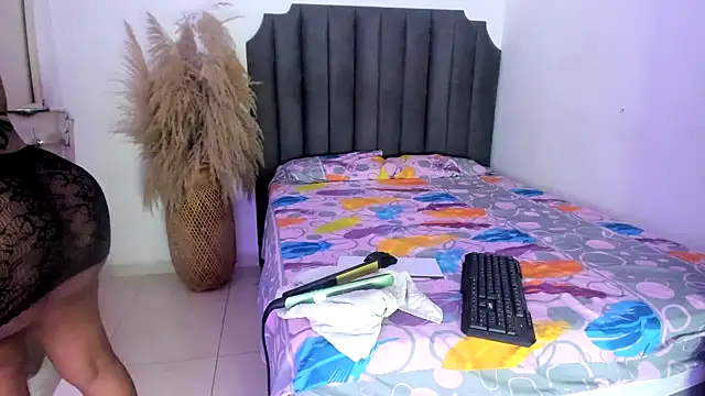 Snapshot of moree_Queen chatting on November 27, 2025, 7:03 pm moree Queen online show from November 27, 2025, 7:03 pm