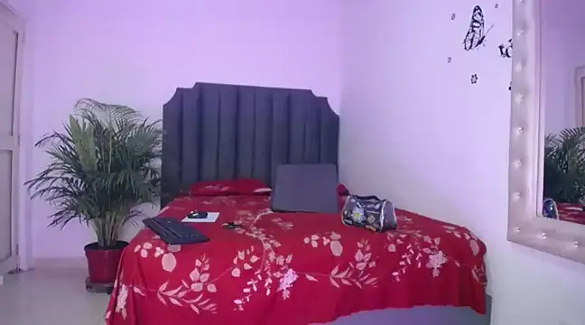 Snapshot of moree_Queen chatting on March 5, 2025, 7:06 pm moree Queen online show from March 5, 2025, 7:06 pm