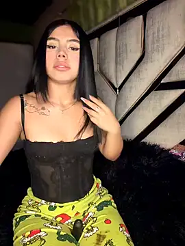 Laura-Khalifa online show from May 10, 2026, 6:06 am