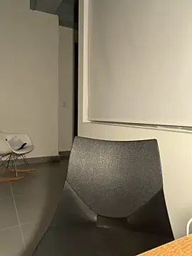 Laura-Khalifa online show from February 19, 2026, 6:32 am