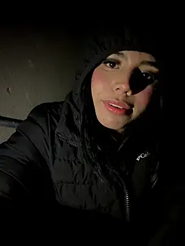 Laura-Khalifa online show from May 16, 2026, 6:23 am
