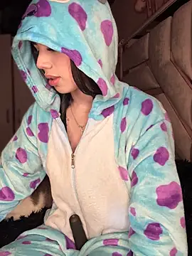 Laura-Khalifa online show from November 28, 2025, 5:29 am