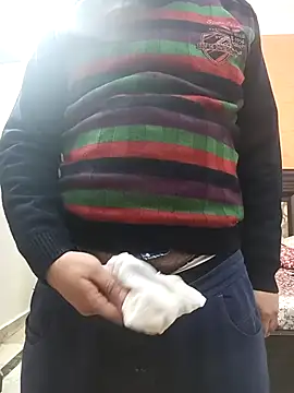 innocentboy1987 online show from November 28, 2025, 5:07 am