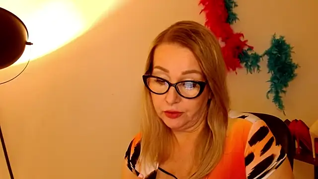 Snapshot of leaxSTAR chatting on March 18, 2025, 2:50 pm leaxSTAR online show from March 18, 2025, 2:50 pm