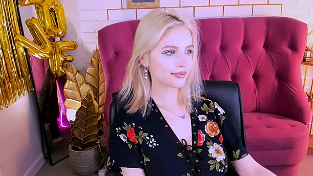 Snapshot of LeonaStane chatting on February 27, 2025, 5:05 pm LeonaStane online show from February 27, 2025, 5:05 pm