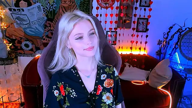 Snapshot of LeonaStane chatting on February 21, 2025, 11:10 pm LeonaStane online show from February 21, 2025, 11:10 pm