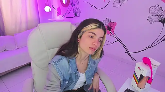 Snapshot of Isabela_Fiorelli chatting on November 23, 2025, 1:21 pm Isabela Fiorelli online show from November 23, 2025, 1:21 pm