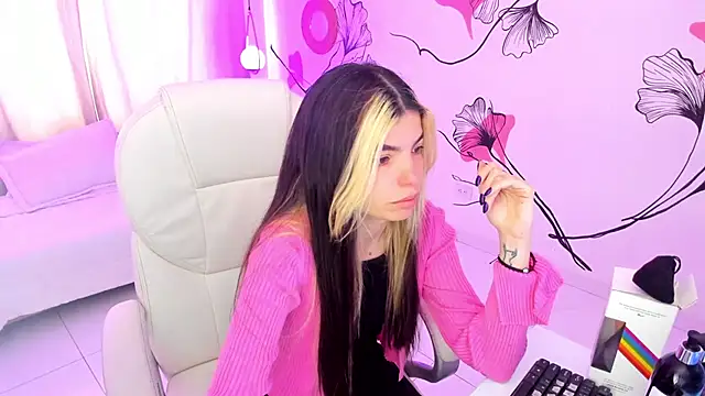 Snapshot of Isabela_Fiorelli chatting on November 11, 2025, 1:28 pm Isabela Fiorelli online show from November 11, 2025, 1:28 pm