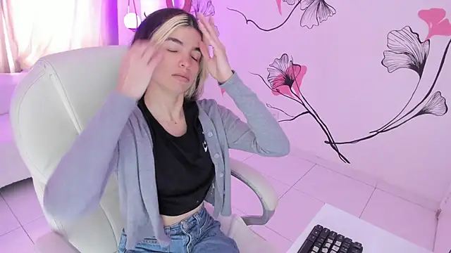 Snapshot of Isabela_Fiorelli chatting on October 12, 2025, 1:23 pm Isabela Fiorelli online show from October 12, 2025, 1:23 pm