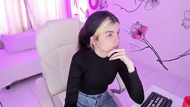 Snapshot of Isabela_Fiorelli chatting on November 4, 2025, 1:15 pm Isabela Fiorelli online show from November 4, 2025, 1:15 pm