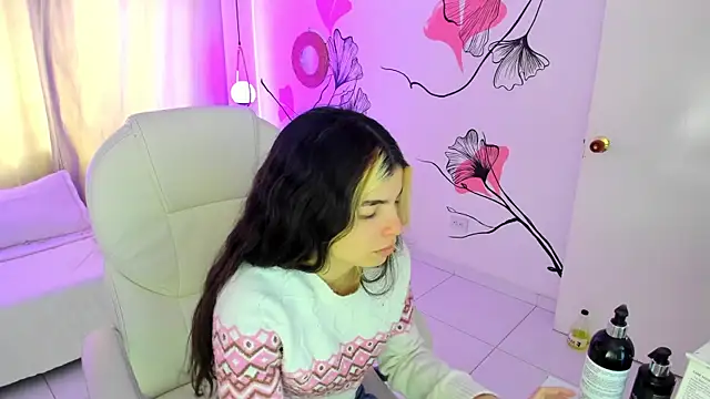 Snapshot of Isabela_Fiorelli chatting on November 10, 2025, 12:32 pm Isabela Fiorelli online show from November 10, 2025, 12:32 pm