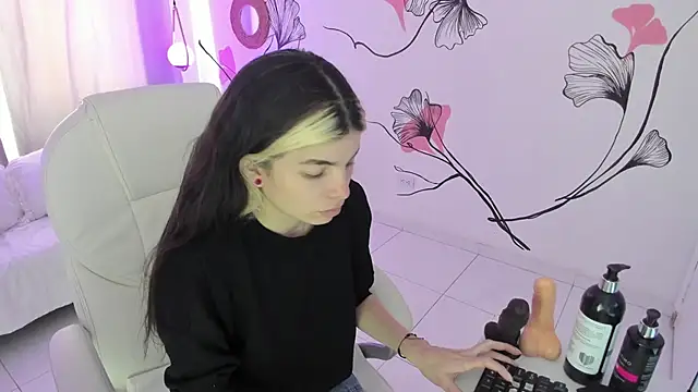 Snapshot of Isabela_Fiorelli chatting on October 30, 2025, 7:00 pm Isabela Fiorelli online show from October 30, 2025, 7:00 pm