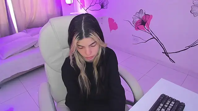 Snapshot of Isabela_Fiorelli chatting on November 24, 2025, 1:33 pm Isabela Fiorelli online show from November 24, 2025, 1:33 pm