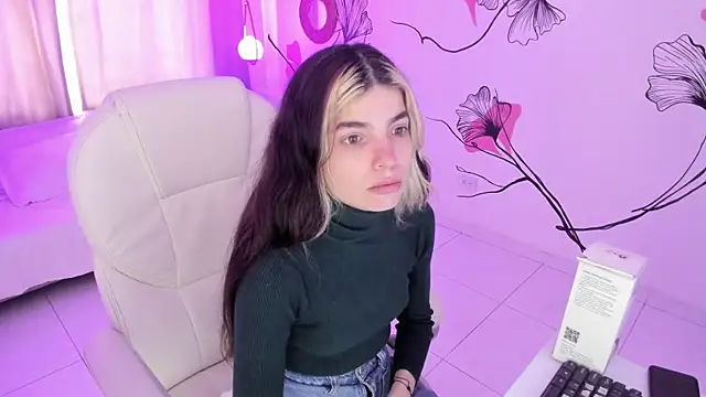 Snapshot of Isabela_Fiorelli chatting on October 31, 2025, 12:35 pm Isabela Fiorelli online show from October 31, 2025, 12:35 pm