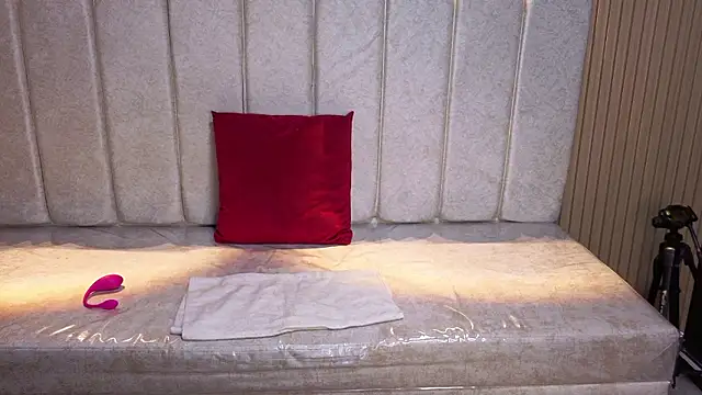 Cute Angell  online show from March 15, 2026, 4:14 pm