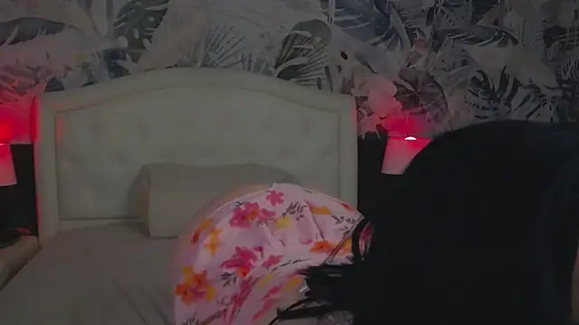 MaeveMoon online show from April 7, 2026, 6:32 pm