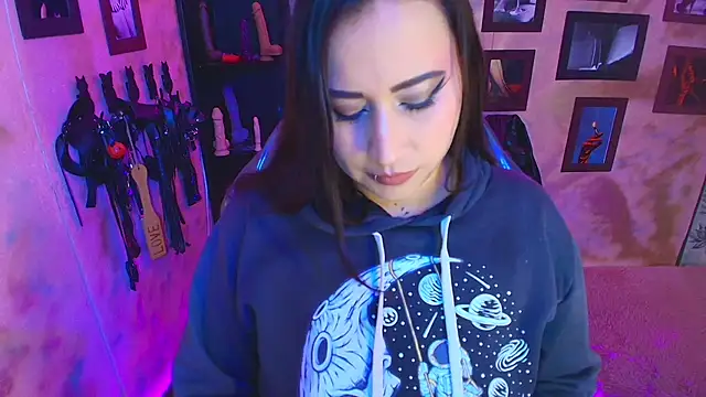 Snapshot of cherryy_bombshelll chatting on February 13, 2026, 5:35 pm cherryy bombshelll online show from February 13, 2026, 5:35 pm