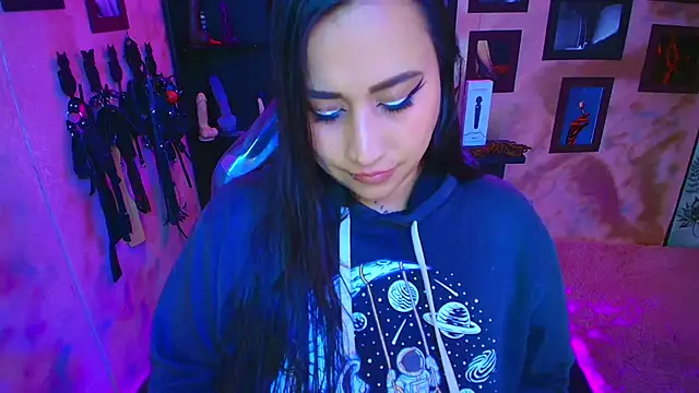 Snapshot of cherryy_bombshelll chatting on October 17, 2025, 6:21 pm cherryy bombshelll online show from October 17, 2025, 6:21 pm