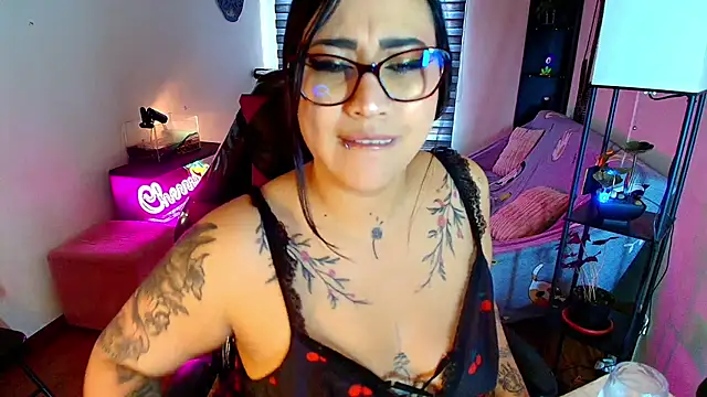 cherryy bombshelll online show from May 15, 2026, 3:21 pm