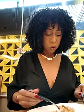 Snapshot of dianagolley420 chatting on April 1, 2026, 6:05 pm dianagolley420 online show from April 1, 2026, 6:05 pm