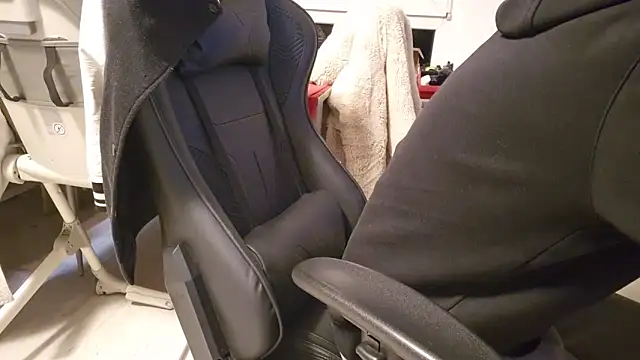 Snapshot of ademandjulia chatting on October 10, 2025, 6:42 pm ademandjulia online show from October 10, 2025, 6:42 pm