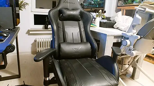 Snapshot of ademandjulia chatting on February 21, 2026, 9:50 pm ademandjulia online show from February 21, 2026, 9:50 pm