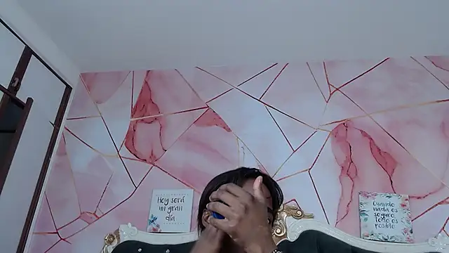 LindaBird online show from December 1, 2025, 8:21 pm