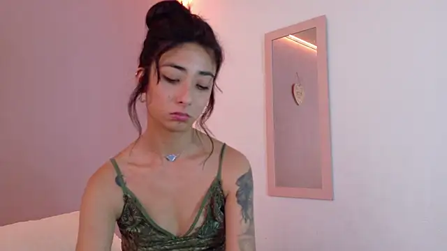 Snapshot of oishii_ambar chatting on February 12, 2025, 4:33 pm oishii ambar online show from February 12, 2025, 4:33 pm