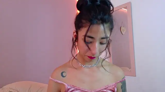 Snapshot of oishii_ambar chatting on February 18, 2025, 5:20 pm oishii ambar online show from February 18, 2025, 5:20 pm