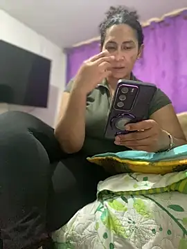 Carola-Ross online show from April 16, 2026, 5:47 pm