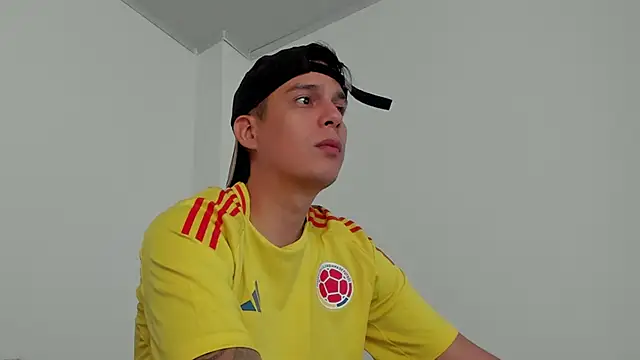 Snapshot of hugosan12 chatting on February 18, 2025, 5:20 pm hugosan12 online show from February 18, 2025, 5:20 pm