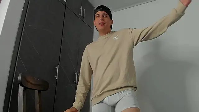 Snapshot of hugosan12 chatting on March 7, 2025, 3:40 am hugosan12 online show from March 7, 2025, 3:40 am