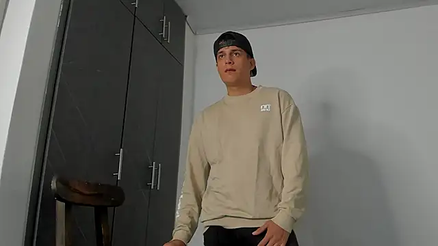 Snapshot of hugosan12 chatting on March 6, 2025, 10:26 pm hugosan12 online show from March 6, 2025, 10:26 pm