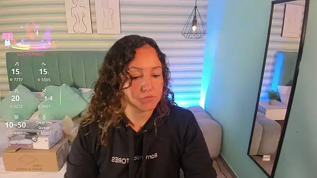 abby apple online show from November 13, 2025, 12:42 pm