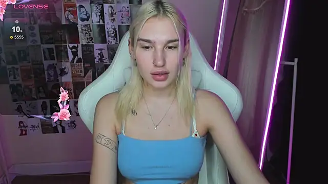 Snapshot of EvelinaLuu chatting on November 8, 2025, 1:31 am EvelinaLuu online show from November 8, 2025, 1:31 am