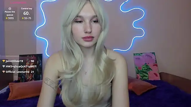 Snapshot of EvelinaLuu chatting on February 26, 2025, 5:35 am EvelinaLuu online show from February 26, 2025, 5:35 am