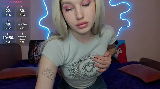 Snapshot of EvelinaLuu chatting on March 12, 2025, 1:03 am EvelinaLuu online show from March 12, 2025, 1:03 am