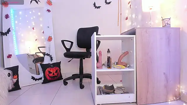 Snapshot of Emylyjonhs chatting on October 24, 2025, 7:57 pm Emylyjonhs online show from October 24, 2025, 7:57 pm