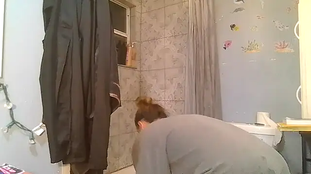 Snapshot of ShysluutGia chatting on February 20, 2026, 1:02 pm ShysluutGia online show from February 20, 2026, 1:02 pm