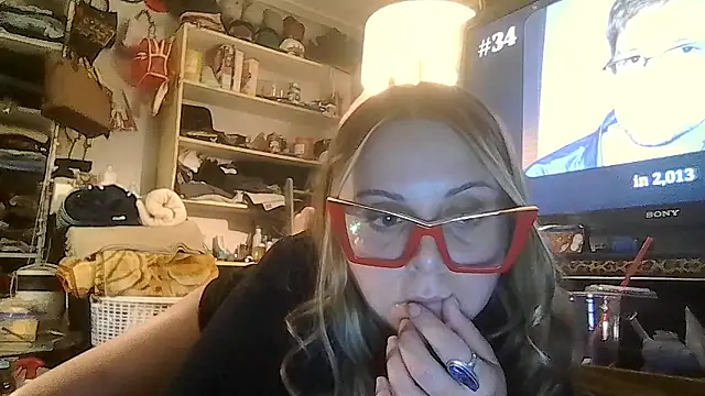 Snapshot of ShysluutGia chatting on January 17, 2026, 7:34 am ShysluutGia online show from January 17, 2026, 7:34 am