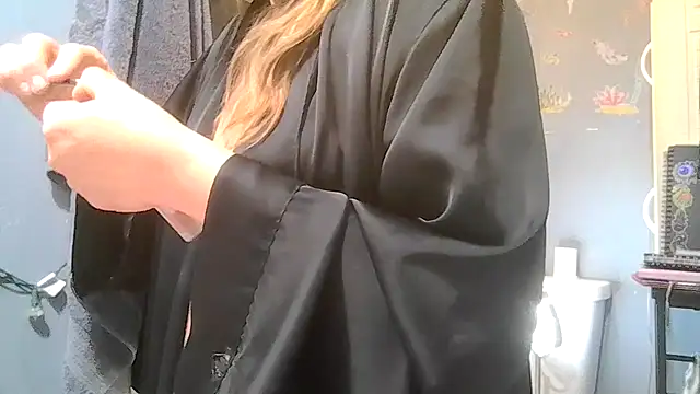 Snapshot of ShysluutGia chatting on February 11, 2026, 6:46 am ShysluutGia online show from February 11, 2026, 6:46 am