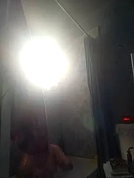 Snapshot of ShysluutGia chatting on January 5, 2026, 5:49 pm ShysluutGia online show from January 5, 2026, 5:49 pm