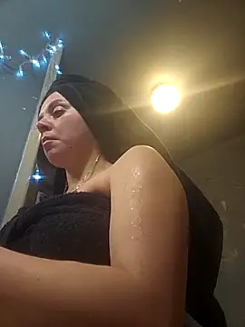 Snapshot of ShysluutGia chatting on December 19, 2025, 12:58 am ShysluutGia online show from December 19, 2025, 12:58 am